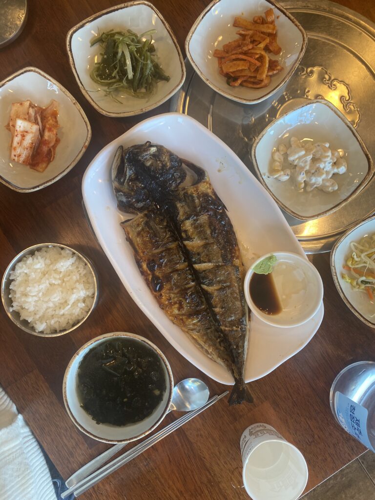 Fried mackerel with lots of side dish and rice